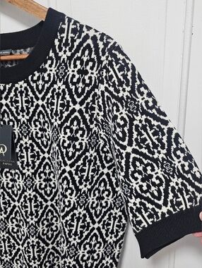 Adrianna Papell Black & White Graphic Short Sleeve Sweater